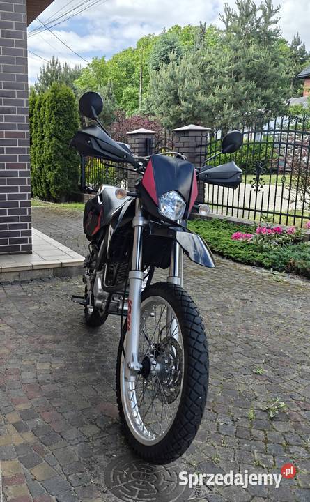 Derbi Senda 2015 125 4T Przebieg 8160 Prawie że Rok produkcji 2015 Sosnowiec