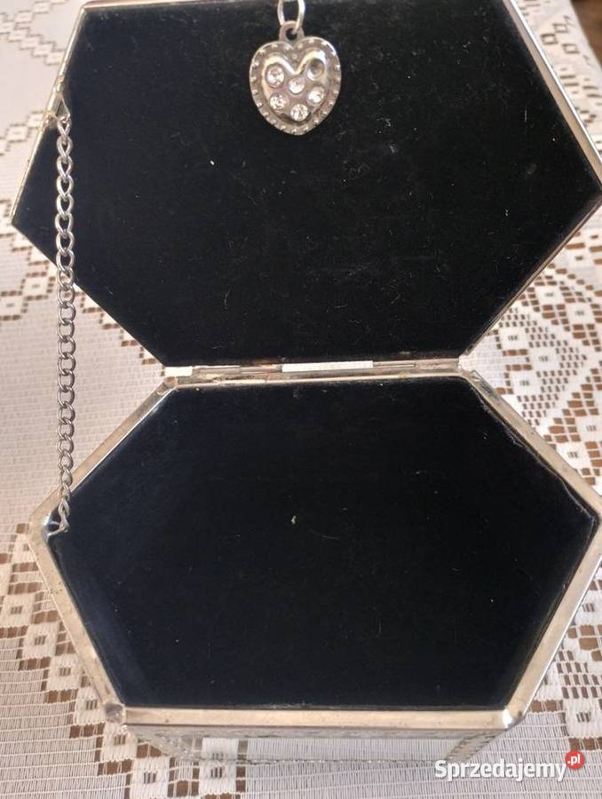 Lustrzana szkatułka na biżuterię z TKMaxx Bochnia