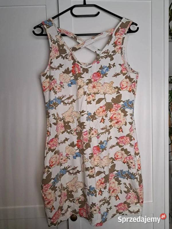 Lekka sukienka z kwiatowym motywem Vero Moda L Vero Moda Trąbki Wielkie