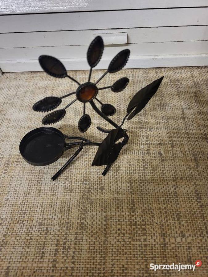 Świecznik Unikatowy metalowy w kształcie kwiatu małopolskie