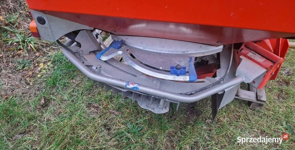 Rozsiewacz nawozu marki Kuhn Łańcut