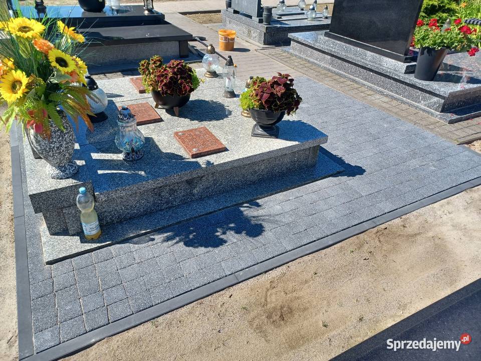 Cmentarz kostka brukowa wokół pomnika nagrobka Dom i Ogród Ostrów Wielkopolski