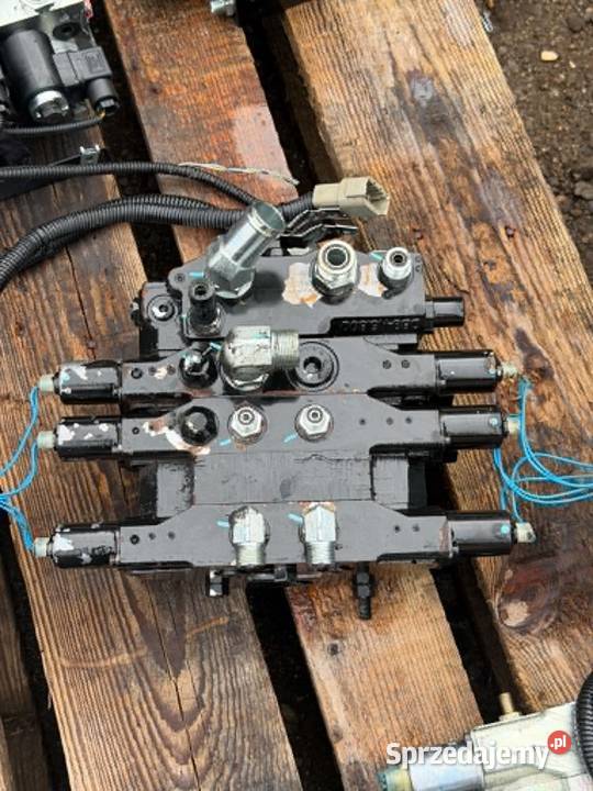 Rozdzielacz hydrauliczny trzysekcyjny HYSTER