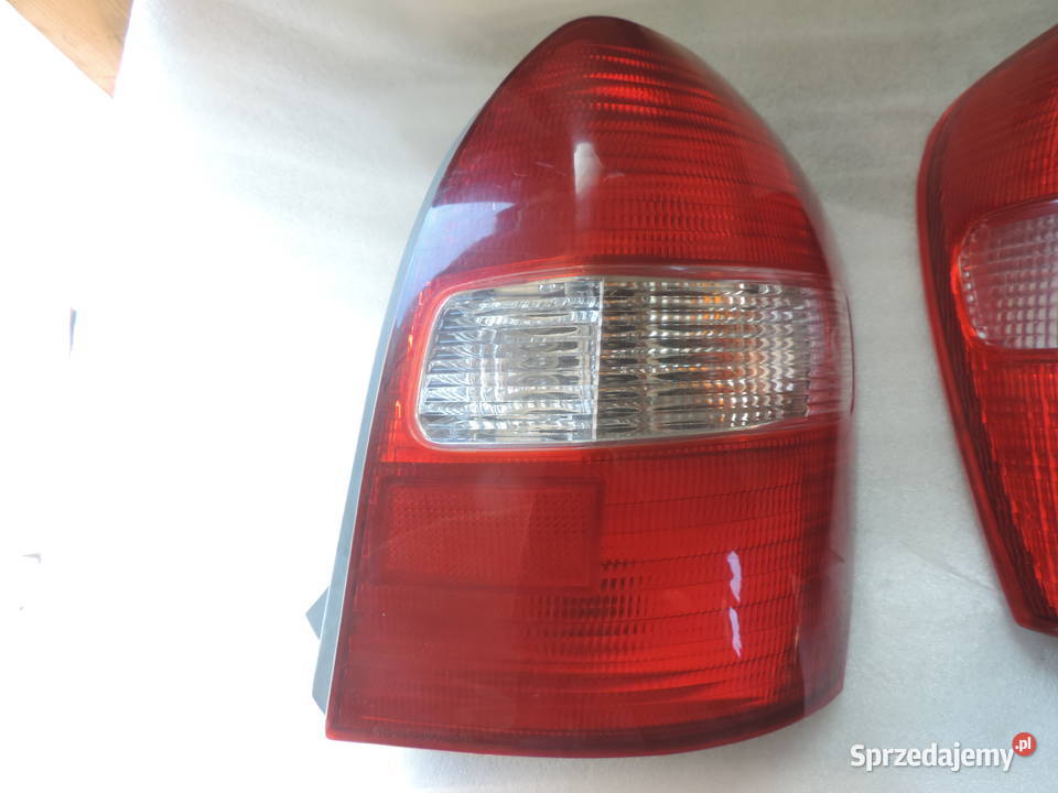 MAZDA 323F HB LAMPA PRAWA TYLNA małopolskie Nowy Sącz sprzedam