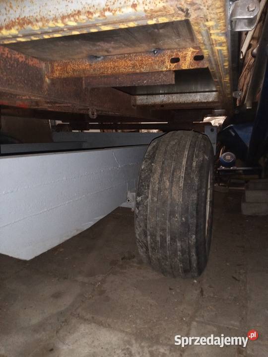 Przyczepa wywrotka 3 strony jednoosiowa 6 t nieuszkodzony Iłża