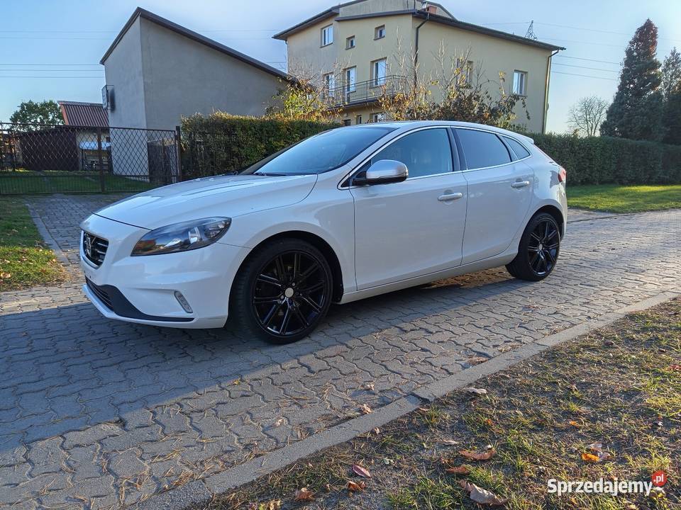 VOLVO V40 z 2014r w najbogatszej wersji RDESIGN autoalarm V40