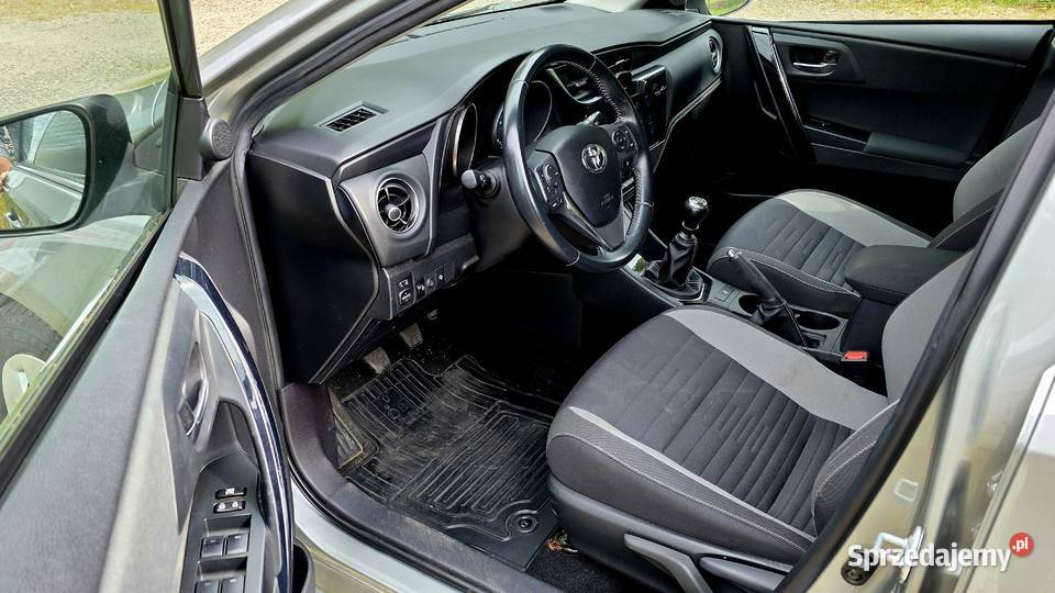 Salon Polska FVAT 23 wielofunkcyjna kierownica Auris Jastrzębie-Zdrój