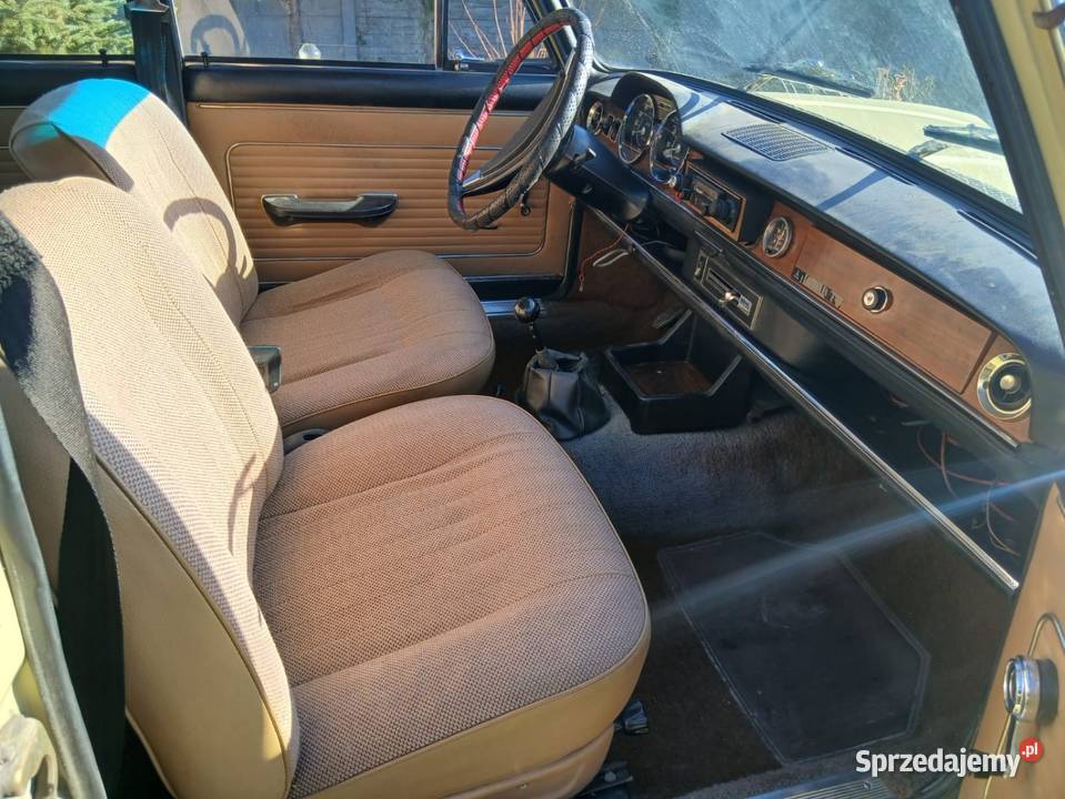 Klasyczne piękne włoskie auto Fiat 125 Special