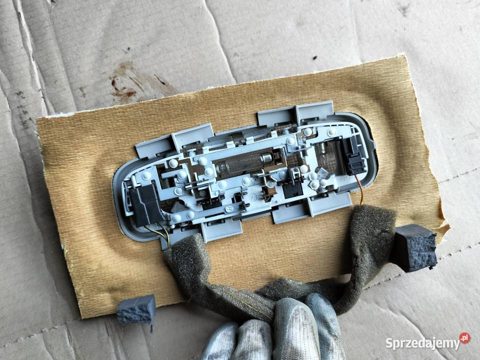 FORD FOCUS C MK1 2004 LAMPKA PODSUFITKI WNĘTRZA Kamień-Kolonia sprzedam