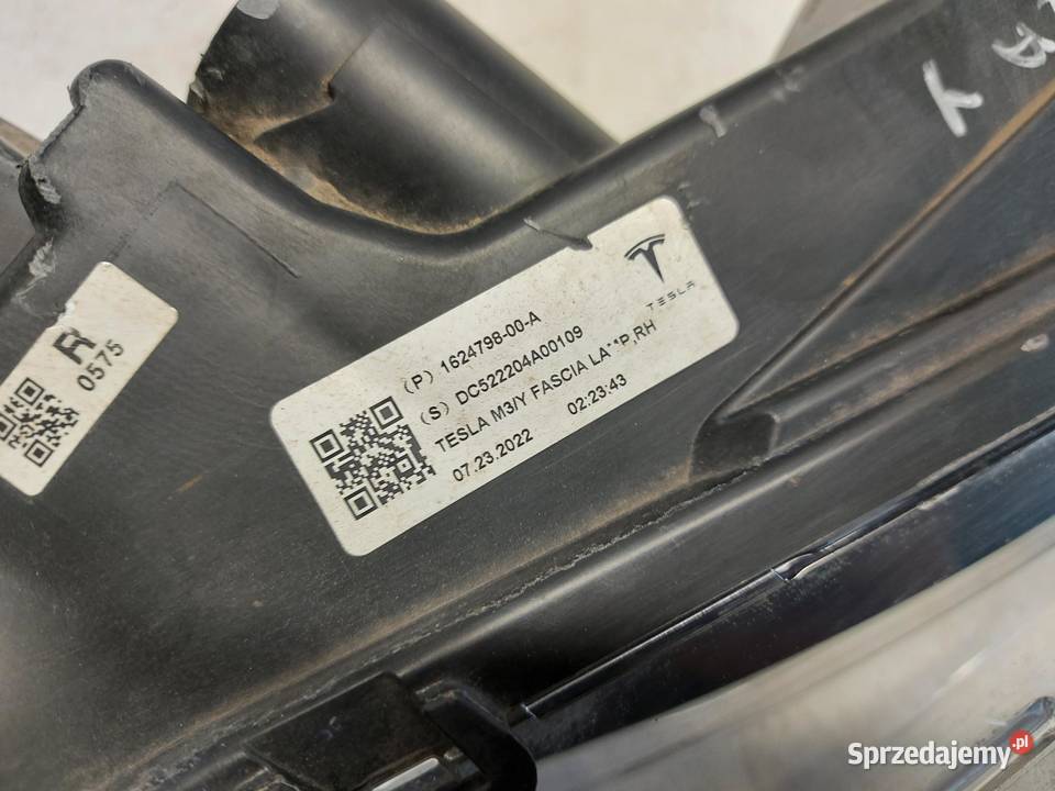 TESLA MODEL Y 2022r HALOGEN LED DRL PRAWY