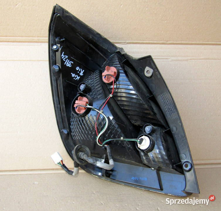 LAMPA TYLNA LEWAPRAWA KIA RIO II 200612r osobowe łódzkie Mysłaków
