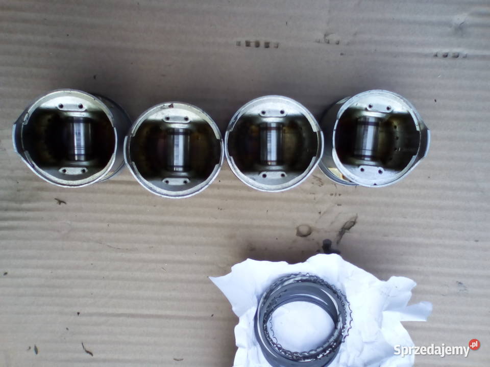 SUZUKI GS 750 Tłok Silniki i osprzęt Bukownica