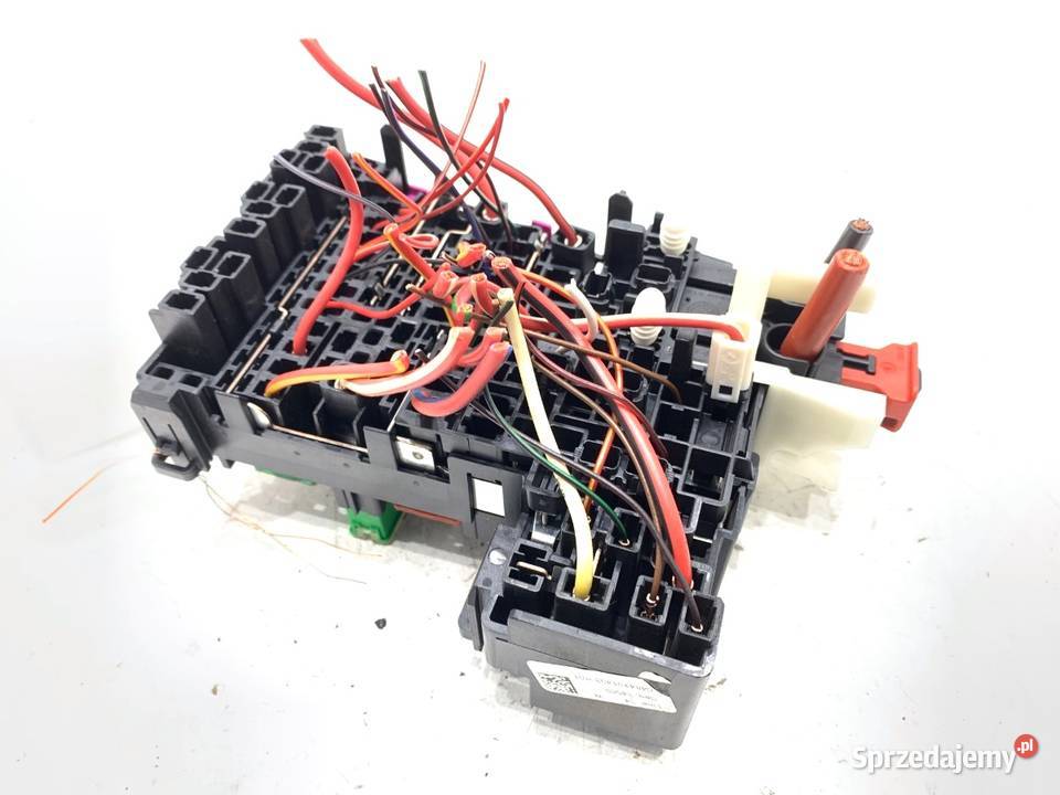 SKRZYNKA BEZPIECZNIKÓW VW PASSAT B8 Kombi 20 150