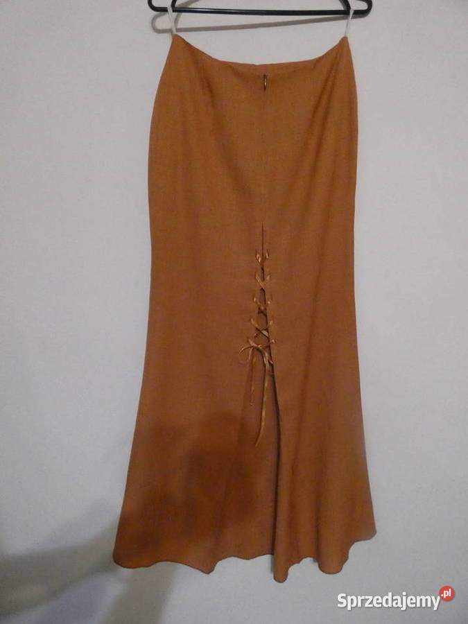 Długa spódnica z małą falbanką