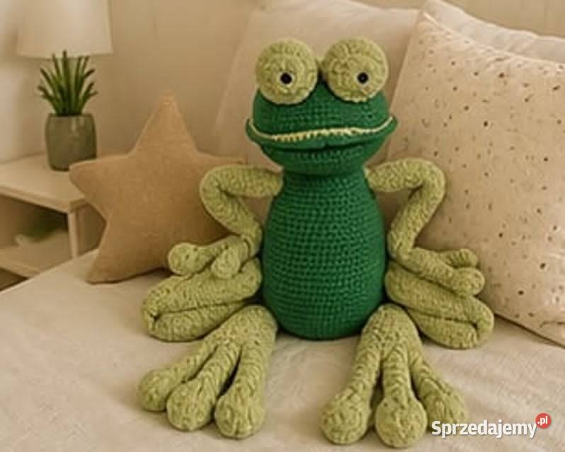 Ręcznie robiona szydełkowa żabka amigurumi Parzniew