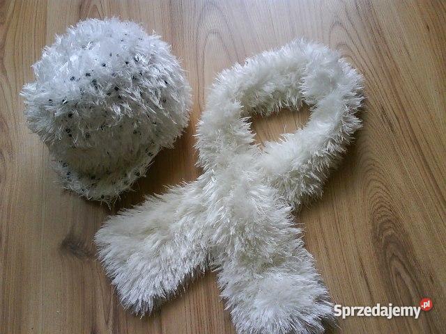 puszysty dziewczęcy czapka z daszkiem szalik