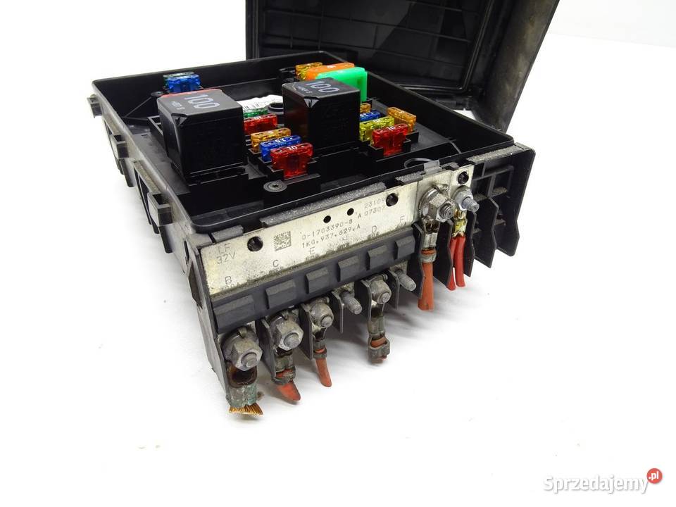 SKRZYNKA BEZPIECZNIKÓW 1K0937125D A3 8P LEON II