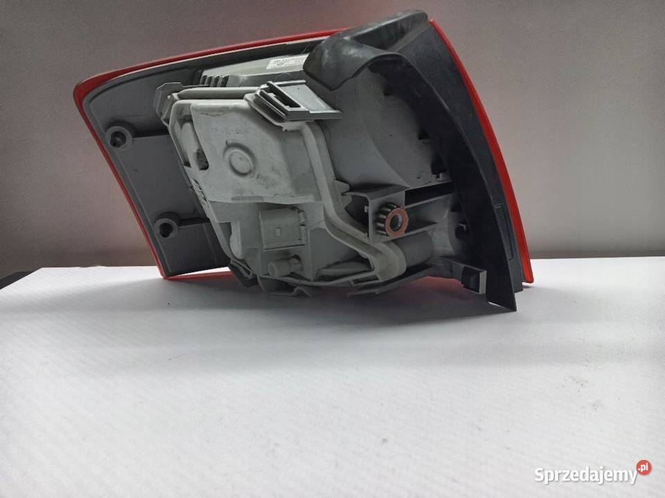 LAMPA TYŁ TYLNA PRAWA AUDI A4 B7 KOMBI 8E945096E