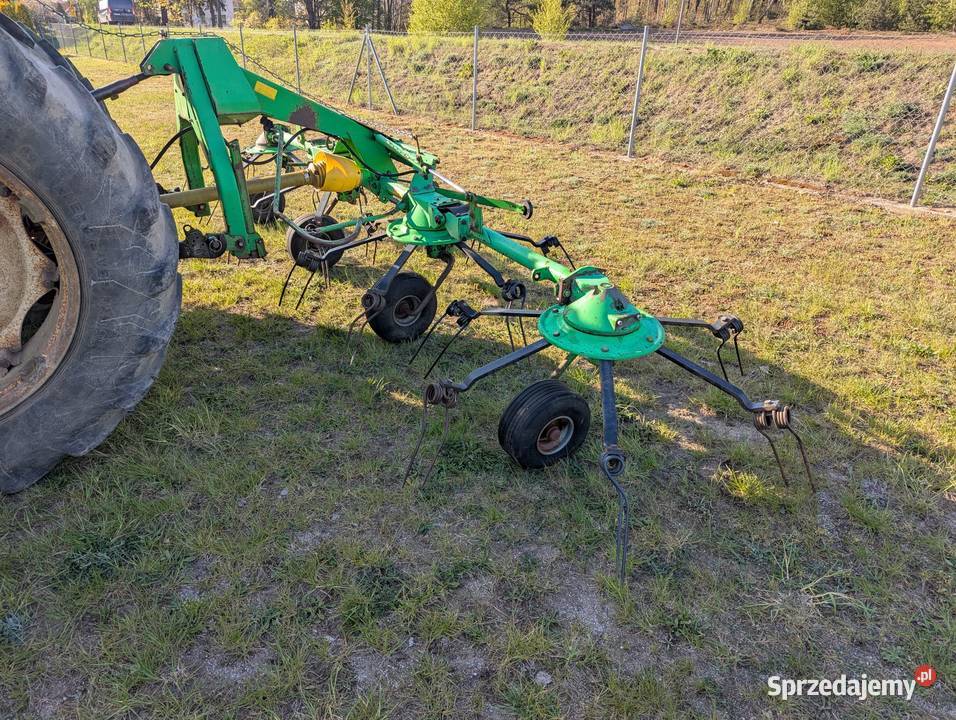 Zgrabiarka karuzelowa Deutz Fahr KS 233 DN Zgrabiarki i przetrząsacze pomorskie Stężyca