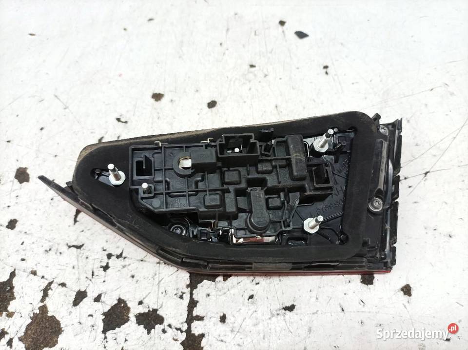 LAMPA TYŁ W KLAPĘ LEWA SEDAN 8V5945075 Audi A3 Lampy tylne
