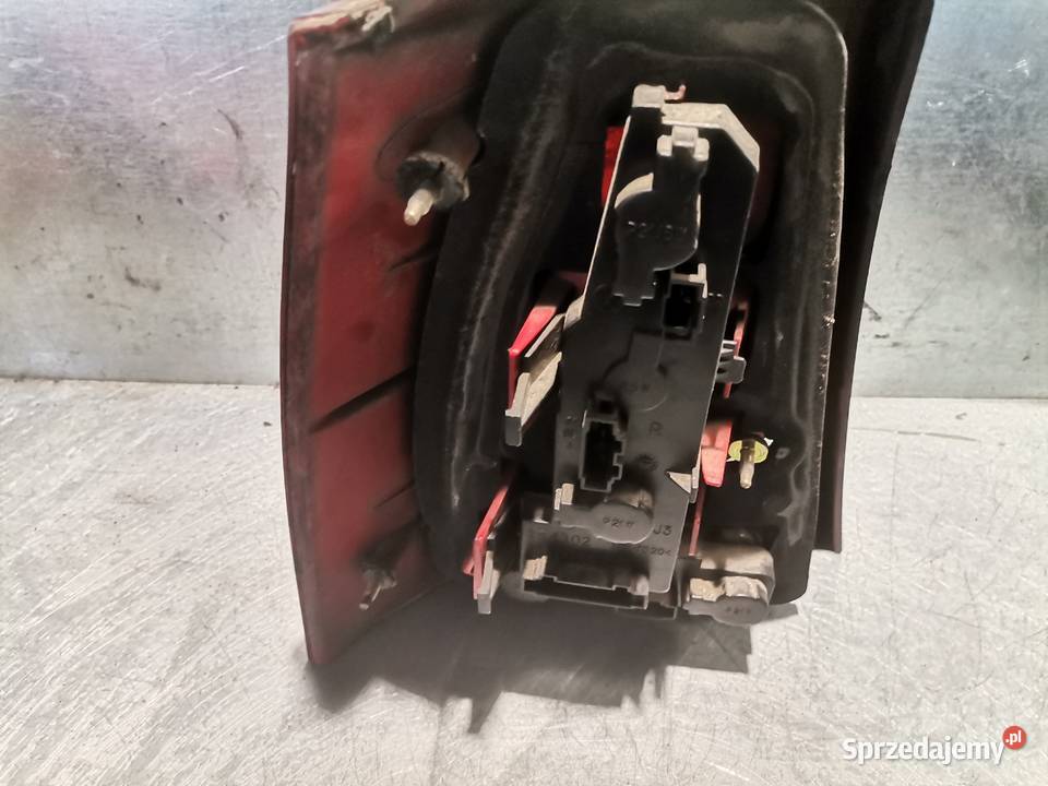 VW GOLF 4 KOMBI LAMPA PRAWA TYLNA Rok produkcji 2000 Nowy Sącz