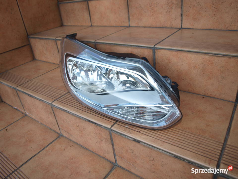 Ford Focus Mk3 lampa prawa przód zwykła 2011 Kalisz sprzedam