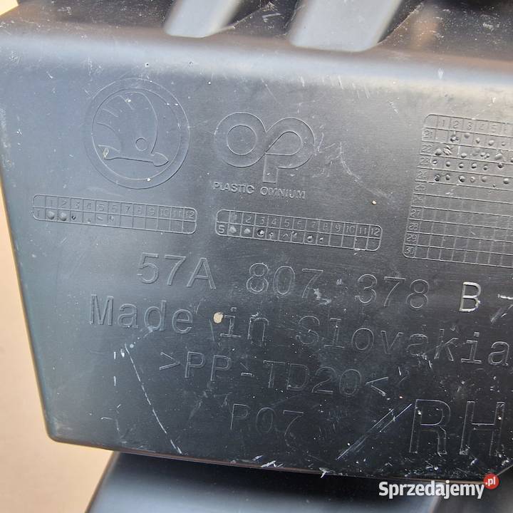 SKODA KAROQ ŚLIZG ZDERZAKA PRAWY TYŁ 57A807378B Bieleń