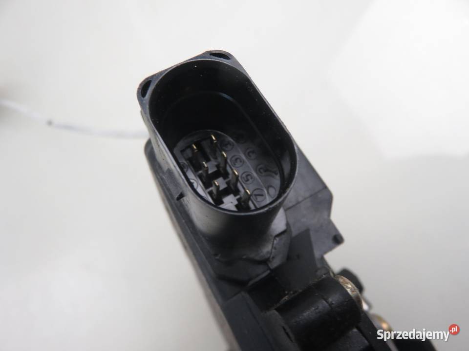 ZAMEK PRAWY PRZEDNI AUDI A4 B6 8E1837016C