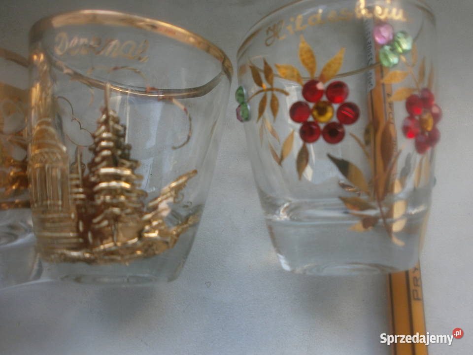 piękne zdobione pozłacane kieliszki