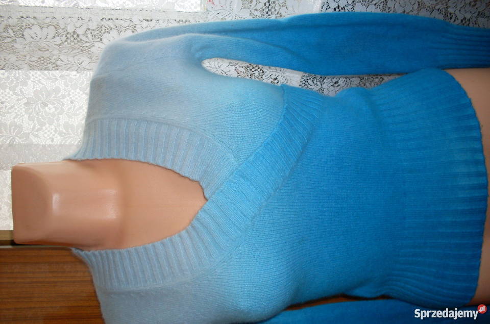 BŁĘKITNY SWETER RS