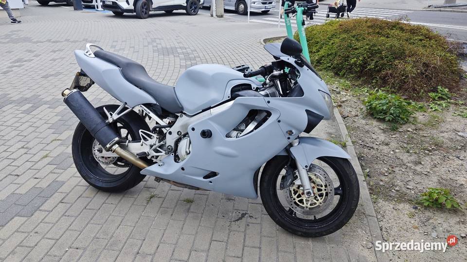 Honda CBR 600 F4 PC35 1999r Trzebownisko