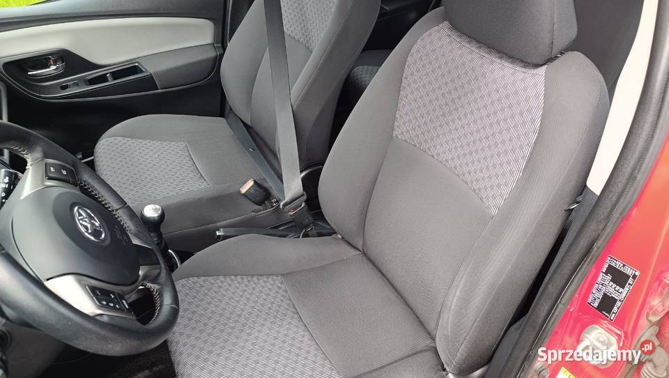 Toyota yaris 2015 Klima Kamera bluetooth alumy Rok produkcji 2015 Łuków