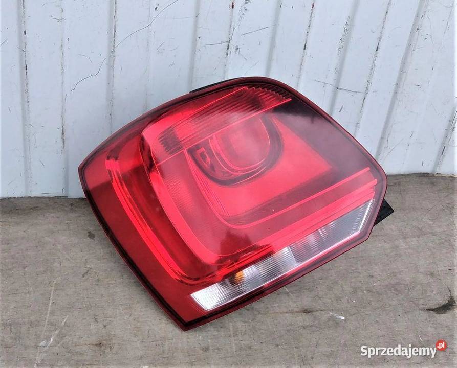 VW POLO 6R0 0913 LAMPA LEWA TYŁ
