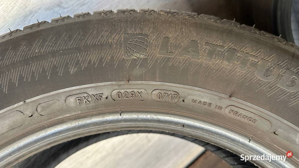 23560 r18 Michelin Latitude SPORT 3 2017 606mm