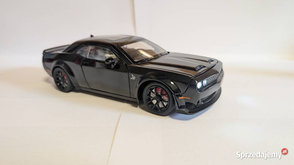Dodge chellenger srt skala 124 21 model wielkopolskie