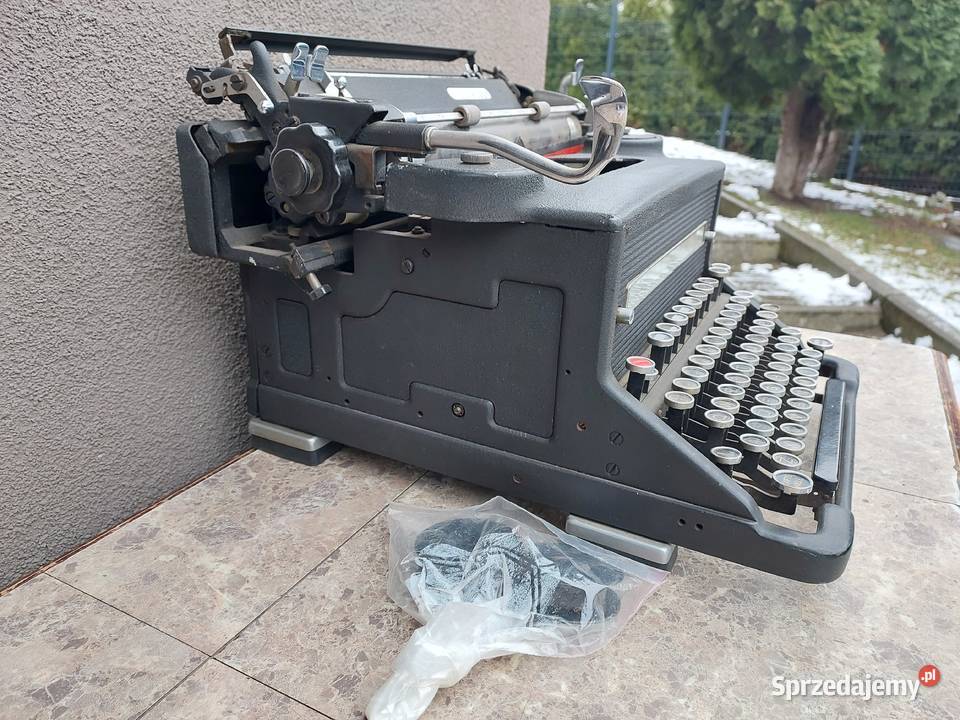 Stara maszyna do pisania Olivetti M 403