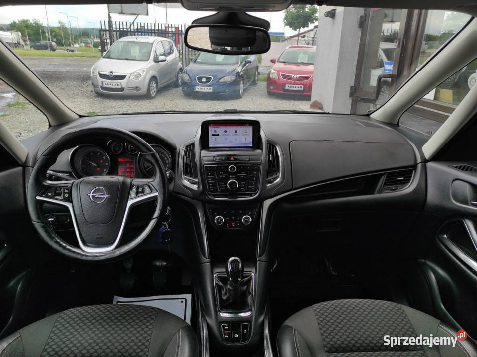 Opel Zafira 7osobowa Nawigacja Ksenon kamera Rok produkcji 2015 Racibórz sprzedam