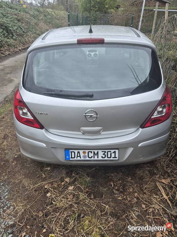 Opel Corsa 12 benzyna 2011 4 drzwi sprzedam