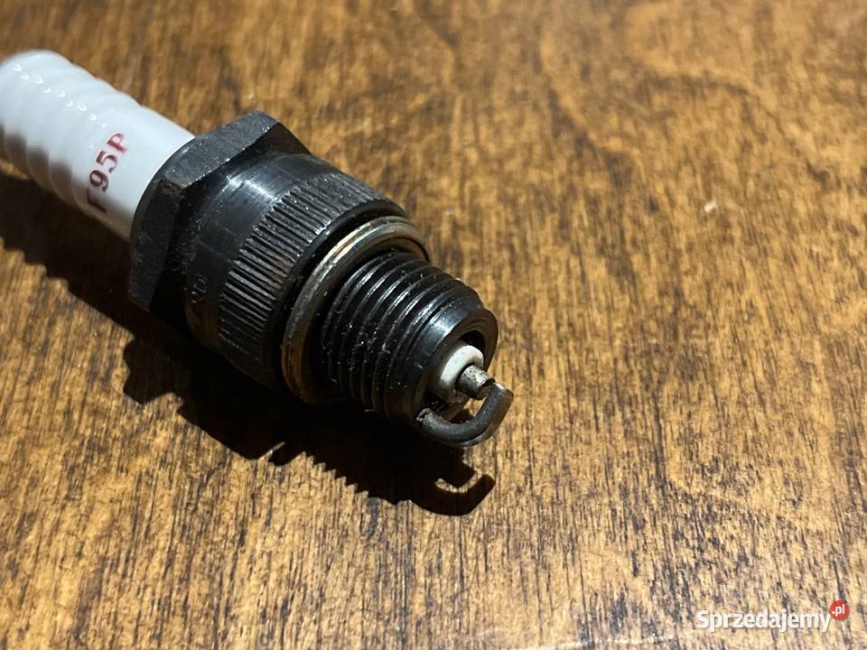świeca zapłonowa iskra fiat 126p nowa oryginalna Rok produkcji 1970 śląskie Ruda Śląska