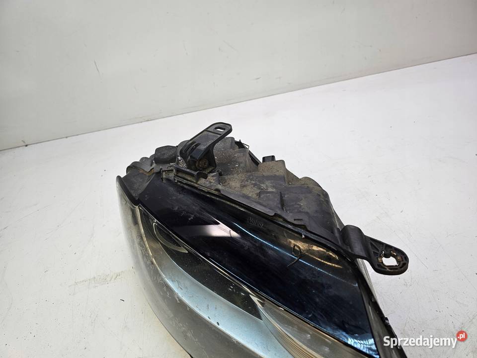 REFLEKTOR PRAWY PRZÓD AUDI A5 8T0941004M XENON Przystajń