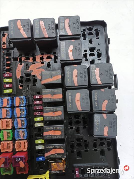 SKRZYNKA BEZPIECZNIKÓW 68384402AC 57 HEMI Dodge sprzedam