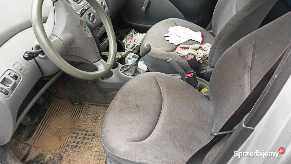 Toyota Yaris 10 1999 1400 kupiony w polskim salonie Yaris
