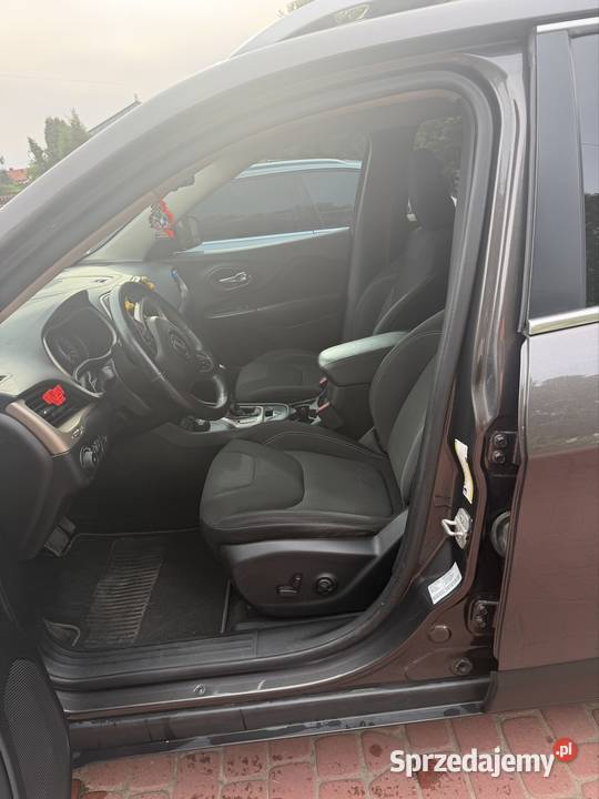 Sprzedam Jeep Cherokee 32 benzyna 2015 Mariew