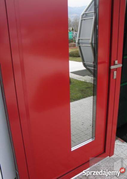 Aluminiowe drzwi wejściowe z czytnikiem linii Piwniczna-Zdrój