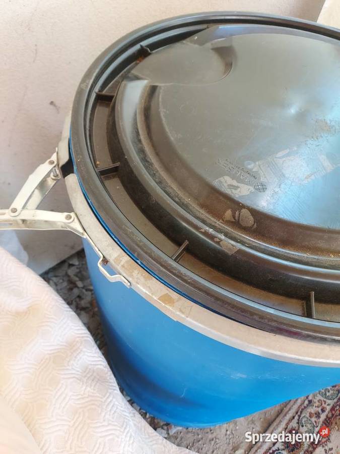 Beczka duza wodzie niebieski Miłoszyce