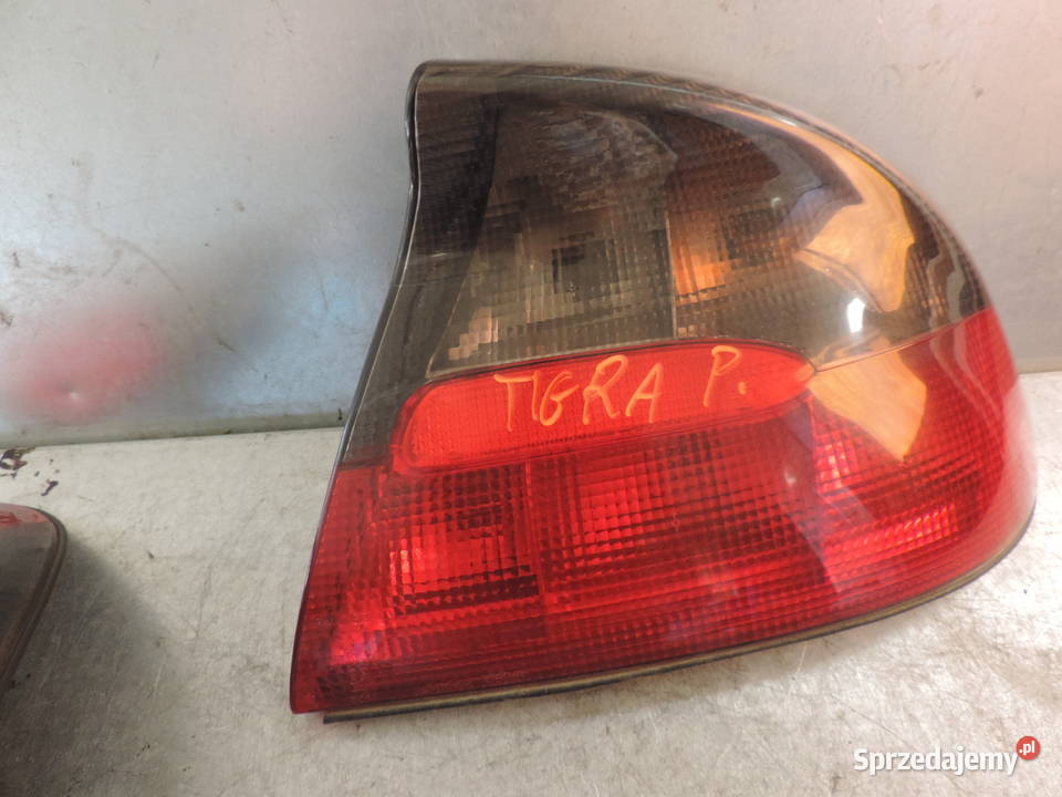 LAMPA PRAWY TYŁ OPEL TIGRA A Rok produkcji 2000