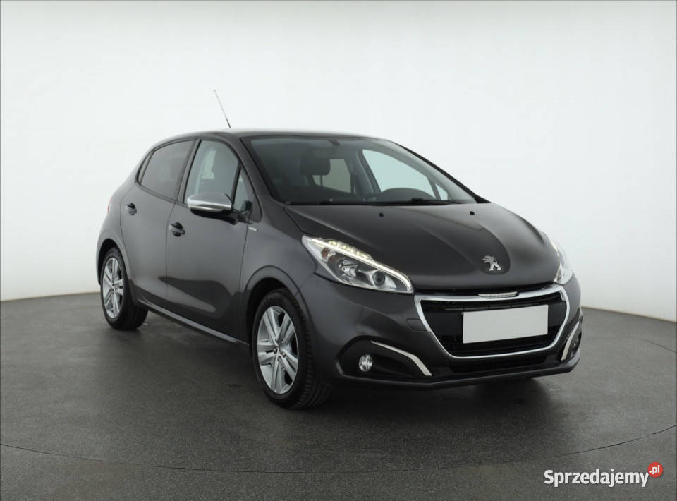 Peugeot 208 12 PureTech światła do jazdy dziennej