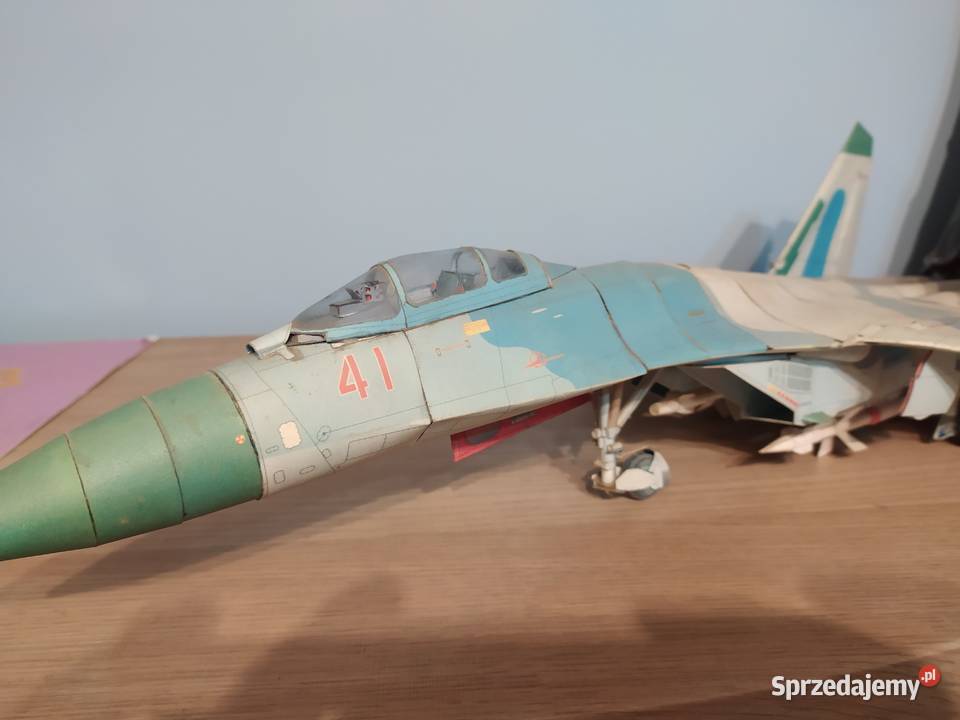 Model 133 myśliwca SU27 Flanker karton Wrocław