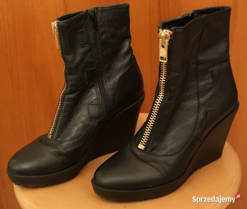 Do sprzedania mam damskie buty botki firmy Siedlce