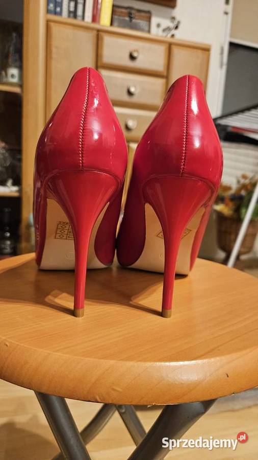 Szpilki 39 czerwone lakierki złote czubki nowe 25cm zachodniopomorskie Szczecin sprzedam